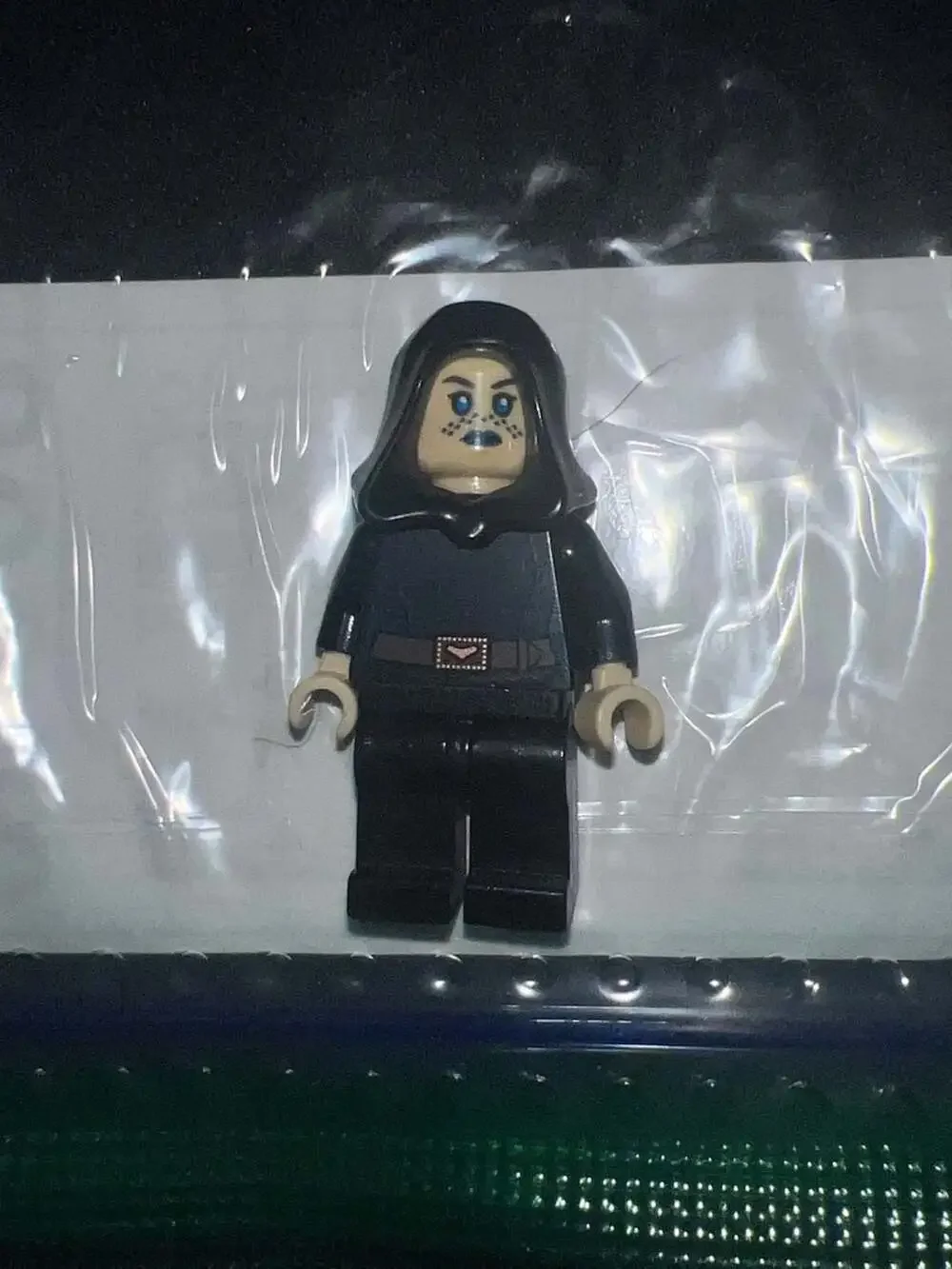 LEGO Star Wars Barriss Offee Minifigure (SW0269) with Black Hood - Picture 1 of 4
